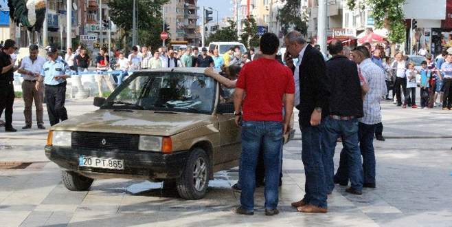 Mazot döküp kendini yakmak istedi!