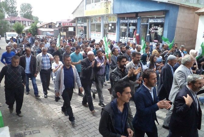 Muş’un Varto ilçesinde, Bingöl’ün Karlıova ilçesindeki silahlı saldırı kınandı.