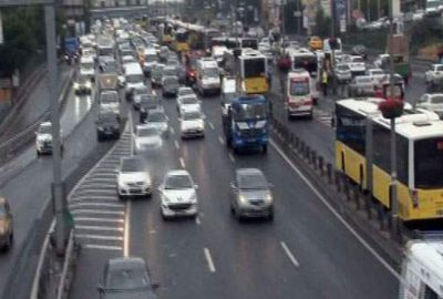İki metrobüs çarpıştı: 9 yaralı