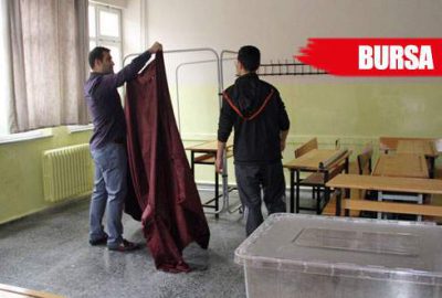 Sandıklar sınıflara taşındı, paravan kuruldu
