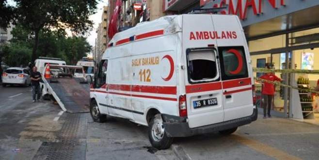 Ambulans kaza yaptı: 6 yaralı