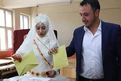 Erzurum'da düğünleri seçim gününe denk gelen Figen ve Numan Şenol