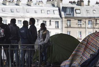 Kilise önünde yaşayan göçmenler tahliye edildi