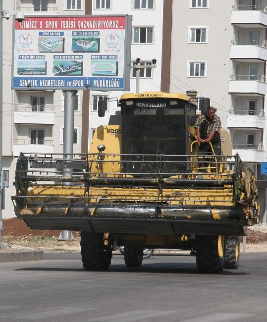 Kilis’te Biçer Döver Yoğunluğu Yaşanıyor