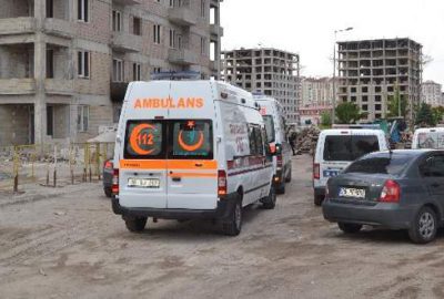 Tişörtü ile kendisini asarak intihar etti