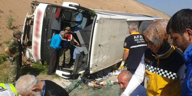 Yolcu otobüsü şarampole devrildi: Çok sayıda yaralı var