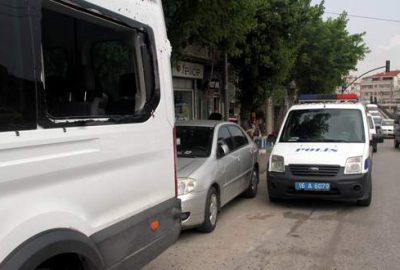 Bursa’da polis aracına taşlı saldırı!
