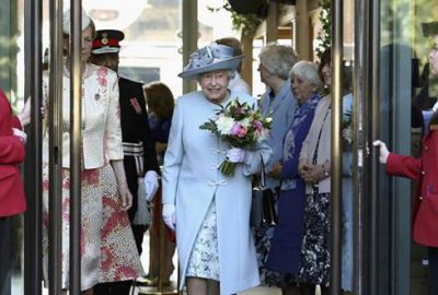 İngiltere kraliçesi Nazi kamplarını gezecek