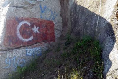 Bursa’da kaya üzerindeki bayrağa büyük ilgi