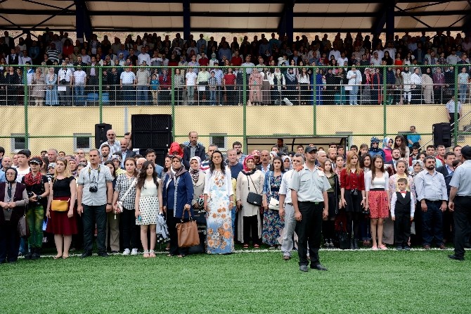 Gümüşhane Üniversitesinde Mezuniyet Sevinci
