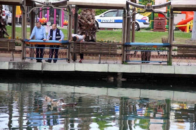 Göle Düşen Köpeği Kurtarma Operasyonu