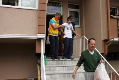 Balkondan Düşen Engelli Genç Yaralandı