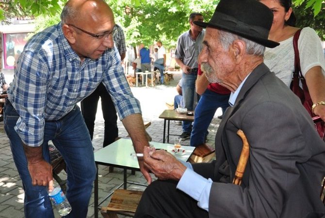 Tunceli’den milletvekili seçilen Alican Önlü ve Edibe Şahin esnaf ve