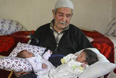 85 yaşında ikiz çocuk babası oldu