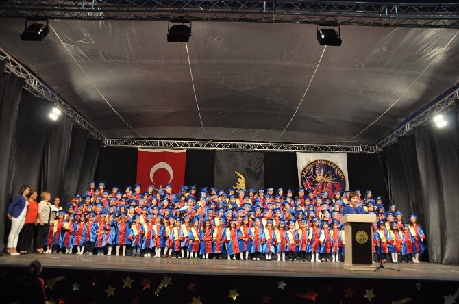 GKV Özel Anaokulunda Sevinç Ve Hüzün Bir Arada GKV Özel Anaokulunda Sevinç Ve Hüzün Bir Arada