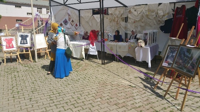 Muş’ta Aile Destek Merkezi Kursiyerleri Sergi Açtı