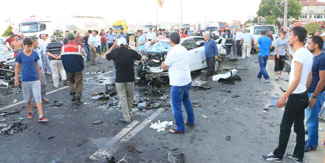 Katliam gibi kaza: 3 ölü, 9 yaralı