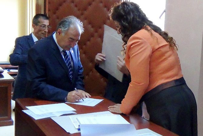 AK Parti Erzurum Milletvekili Adnan Yılmaz, 25. dönem Milletvekilliği mazbatasını