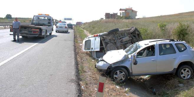 Bursa’da otomobil servis aracına çarptı: 16 yaralı