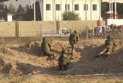 Mehmetçik sınırda siperde!