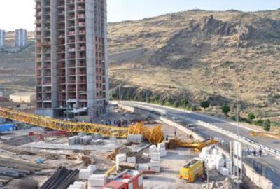 İnşaatta vinç devrildi: 2 ölü, 3 yaralı