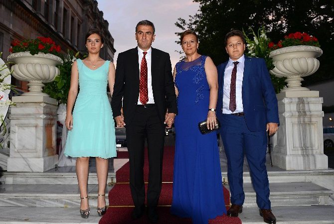 Galatasaray Teknik Direktörü Hamza Hamzaoğlu, Van Persie’nin gündemlerinde olmadığını ve