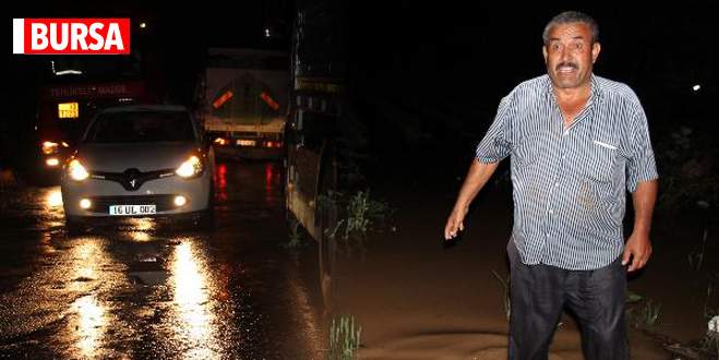 Tarlasını su basınca yolu trafiğe kapattı