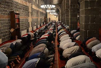 İlk teravih namazı kılındı