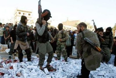 Şimdi de sokaktaki erkekleri kokluyorlar!