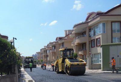 İzmit Belediyesi Asfalt Çalışmlarına Devam Ediyor