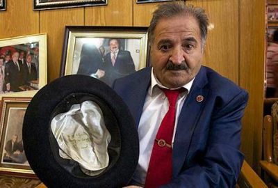 O şapkaya gözü gibi bakıyor