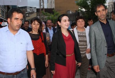 HDP Eş Başkanı Figen Yüksekdağ İlk İftarını Çadırda Açtı