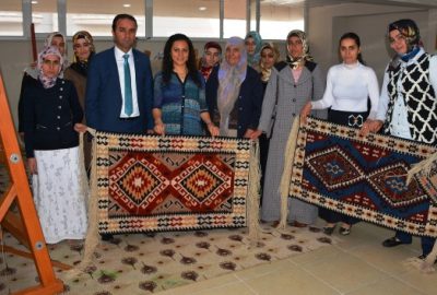 Kursiyerler İlk Kilimlerini Tamamladılar