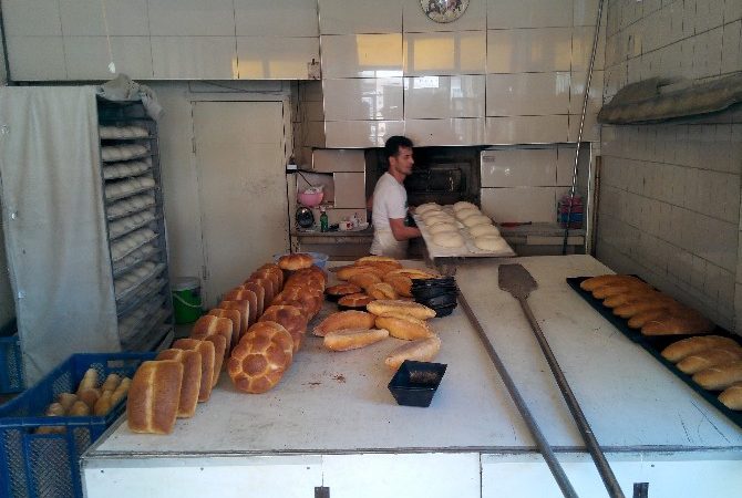 Lapseki ilçesinde ramazanın birinci günü açıklanan pide fiyatları belli oldu.