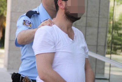Samsun’da şüphe üzerine park halindeki otomobilde yapılan aramada tabancayla yakalanan