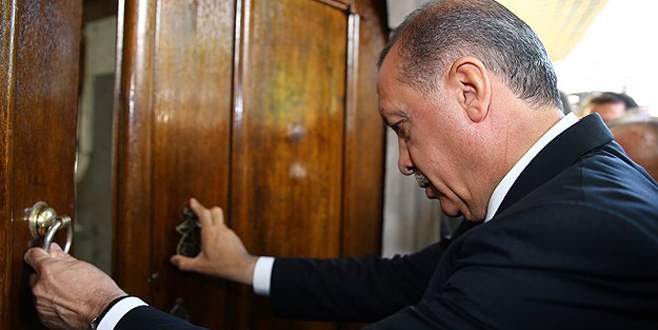 Eyüp Sultan Türbesi ziyarete açıldı