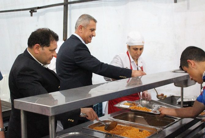Ordu’nun Altınordu ilçesinde Altınordu Belediyesi öncülüğünde iftar programı düzenlendi. Altınordu