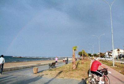 Yaz Sıcağında Gökkuşağı Selfiesi