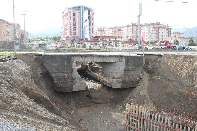 Tosya’da Yağıştan Etkilenen Köprüde Çökme Tehlikesi