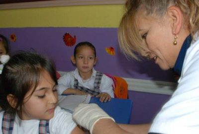 Yargıtay, çocuklarına zorunlu aşı yaptırmak istemeyen aileleri haksız buldu. Anne-baba