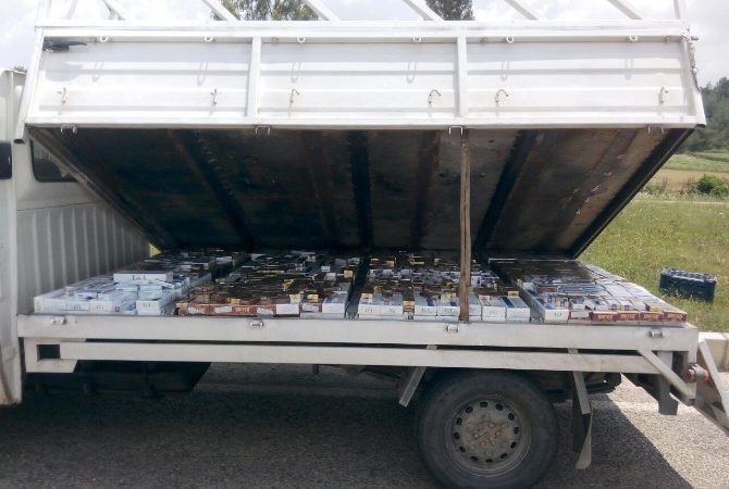 Adana’da kaçakçılara yönelik düzenlenen operasyonda, tarihi Tevrat ile çok sayıda