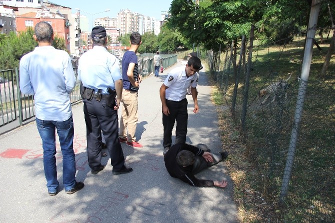 Tedavi için zorla götürüldüğü hastaneden kaçtı