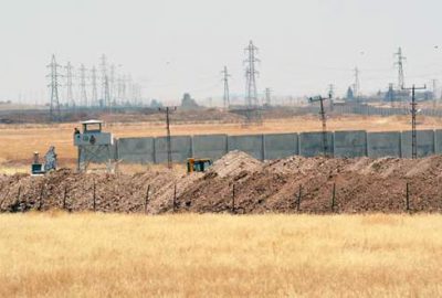 Mardin'in Nusaybin ilçesinde kaçakçılığı önlemek amacıyla Suriye sınırında hendek kazma