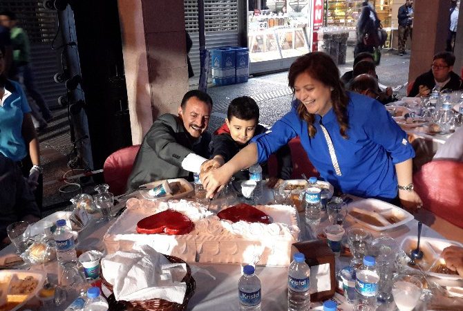 Balıkesir Ticaret Odası tarafından düzenlenen iftar yemeği sonrası Yarımdağ çiftine