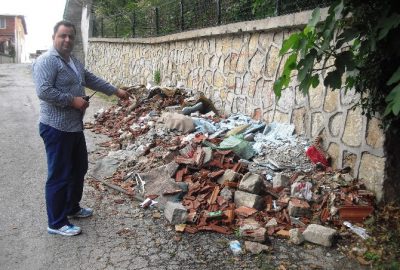İzmit Belediyesi ekipleri çevre kirliliğini önlemek amacıyla mahalleri dolaşarak denetim