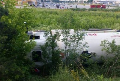 Kütahya’da LPG yüklü TIR’ın şarampole devrilmesi sonucu sürücü yaralanırken, facianın