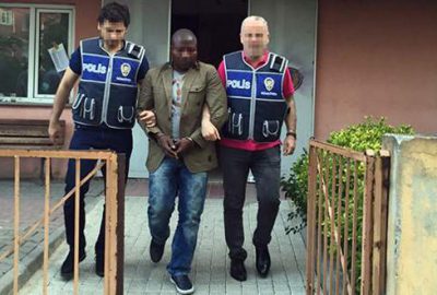 Güngören’de solüsyonla parasını çoğaltacağını söyleyerek bir iş adamının 50 bin