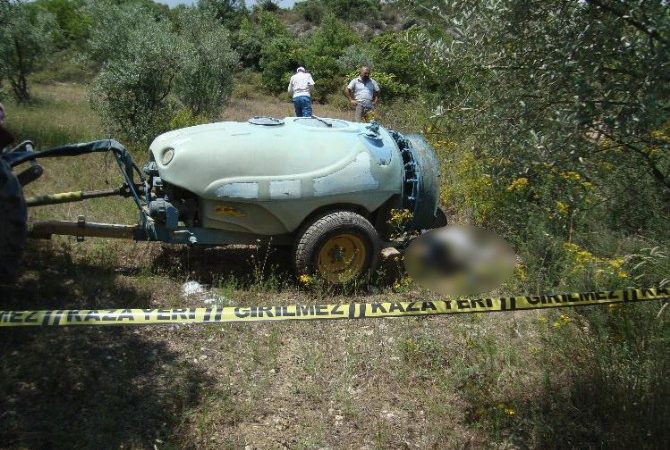 Bilecik’in Osmaneli ilçesi Ciciler köyünde devrilen traktörün altında kalan sürücü