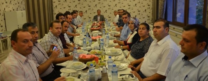 Vali Tapsız, Valilik İdarecileriyle İftarda Bir Araya Geldi
