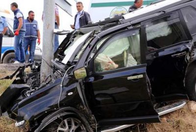 Eskişehir’de yoldan çıkan bir cip, yön levhasına çarptı. Kazada 4